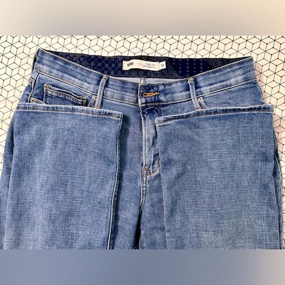 Levi’s Women’s Perfect Waist 525 Straight Leg Light Wash Jeans, 31 Waist Sz 12 - Picture 6 of 6